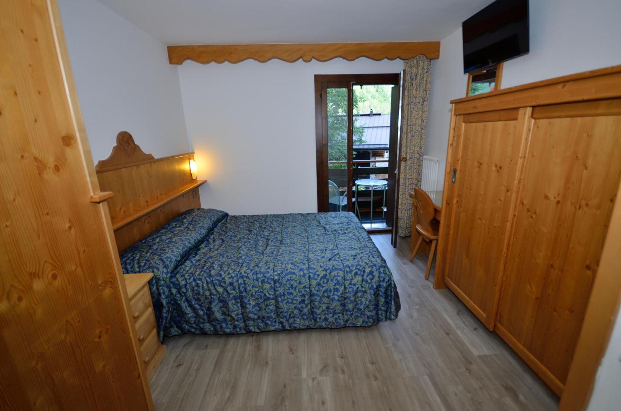Hotel Cime D'Oro Мадонна-ди-Кампильо Экстерьер фото