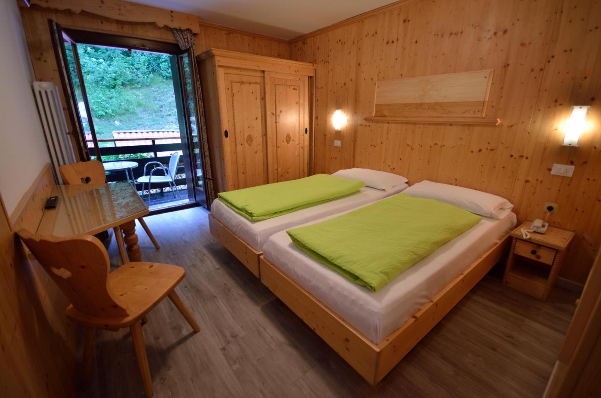 Hotel Cime D'Oro Мадонна-ди-Кампильо Экстерьер фото