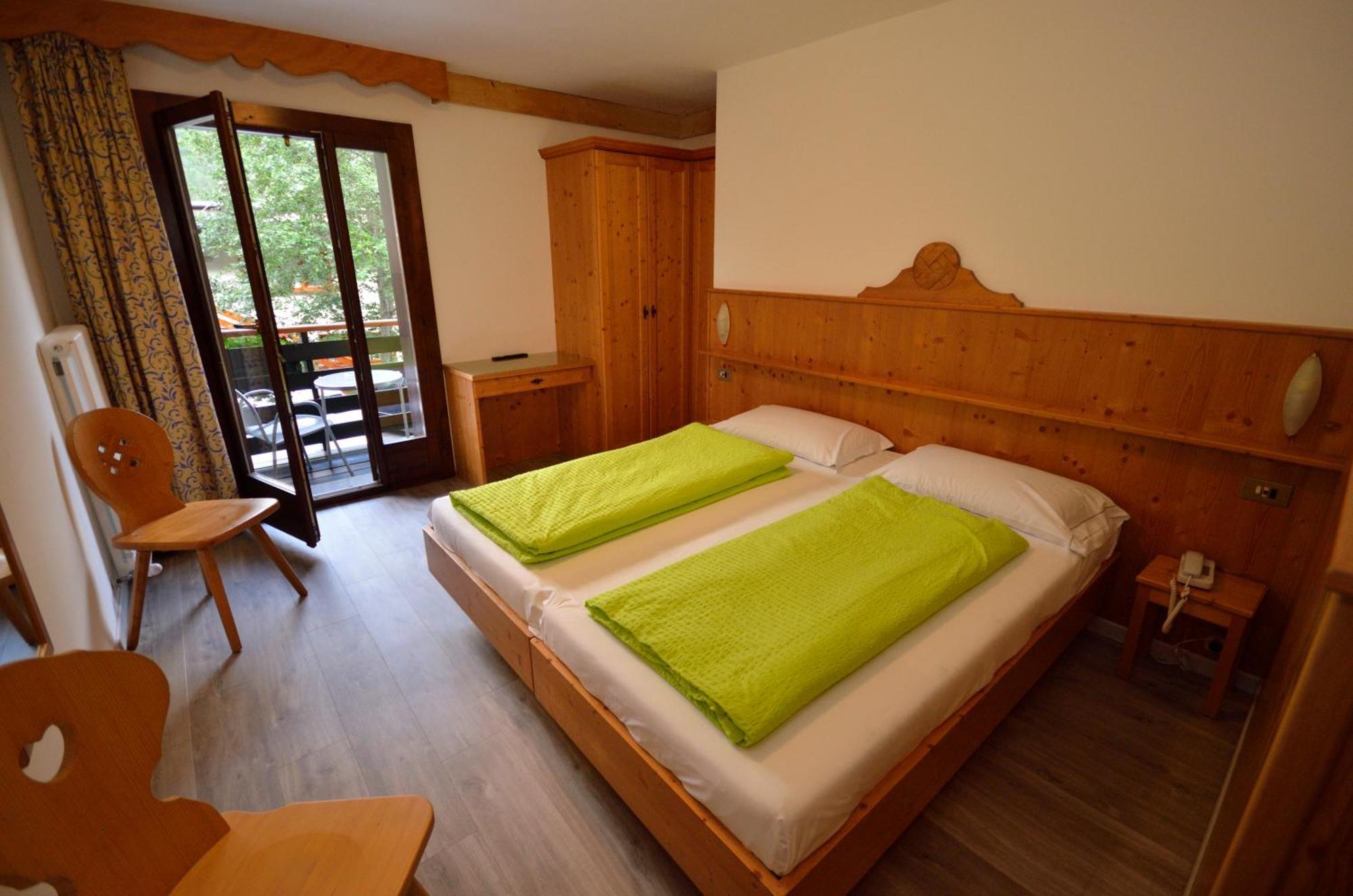 Hotel Cime D'Oro Мадонна-ди-Кампильо Экстерьер фото